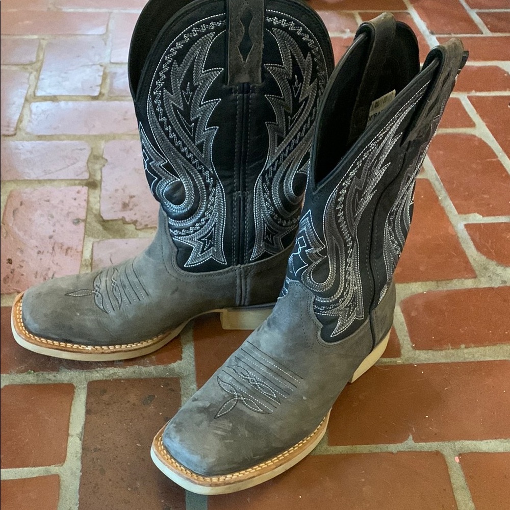 Durango Western Cowboy Boots with Embroidered Design 8.5
